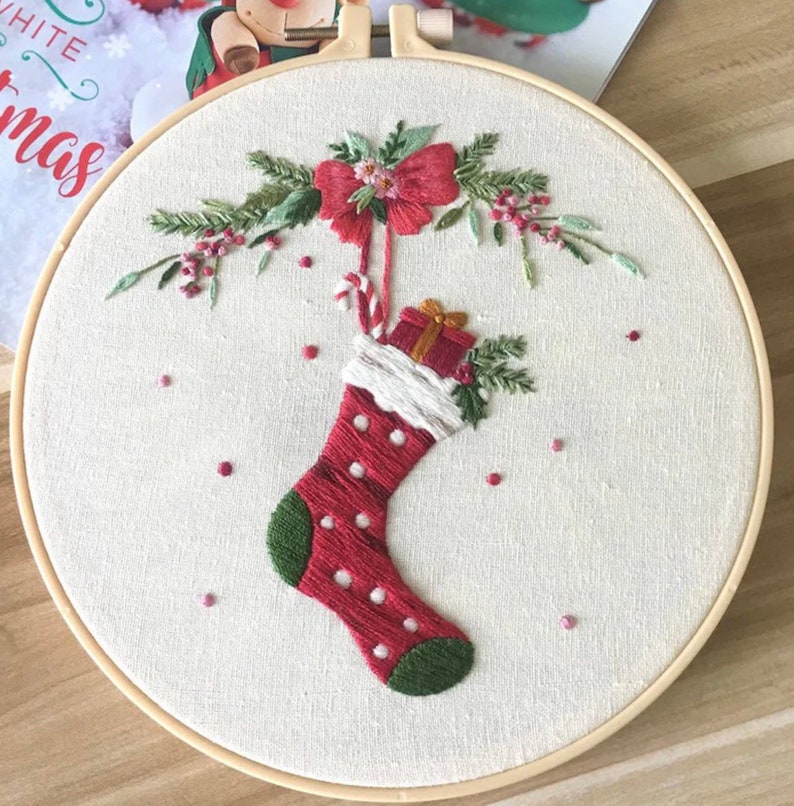 Retro-Style Christmas Beginners Embroidery Kit